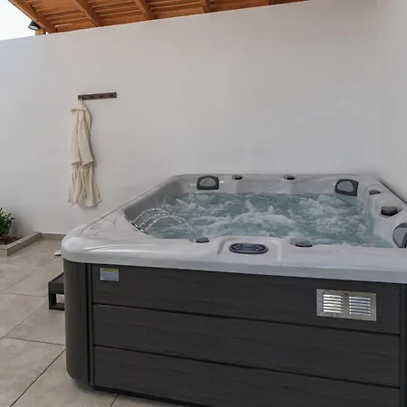 Villa Windless Seaview Villa, With Pool & Hot Tub, By Thinkvilla Achlia