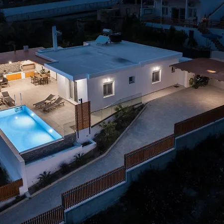 Windless Seaview Villa, With Pool & Hot Tub, By Thinkvilla *