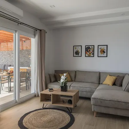 Villa Windless Seaview Villa, With Pool & Hot Tub, By Thinkvilla