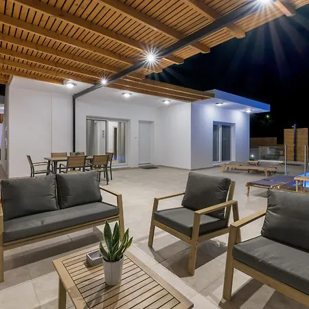 Villa Windless Seaview Villa, With Pool & Hot Tub, By Thinkvilla *